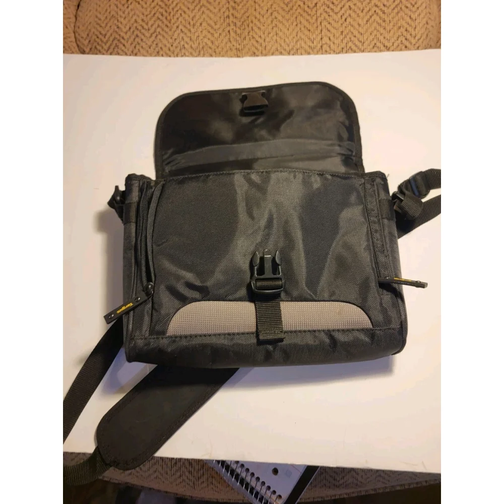targus laptop bag 12